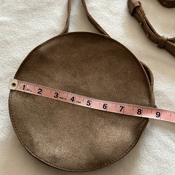 Madewell Women's Gold Metallic Leather The Simple Circle Crossbody Bag, Small - Picture 15 of 16